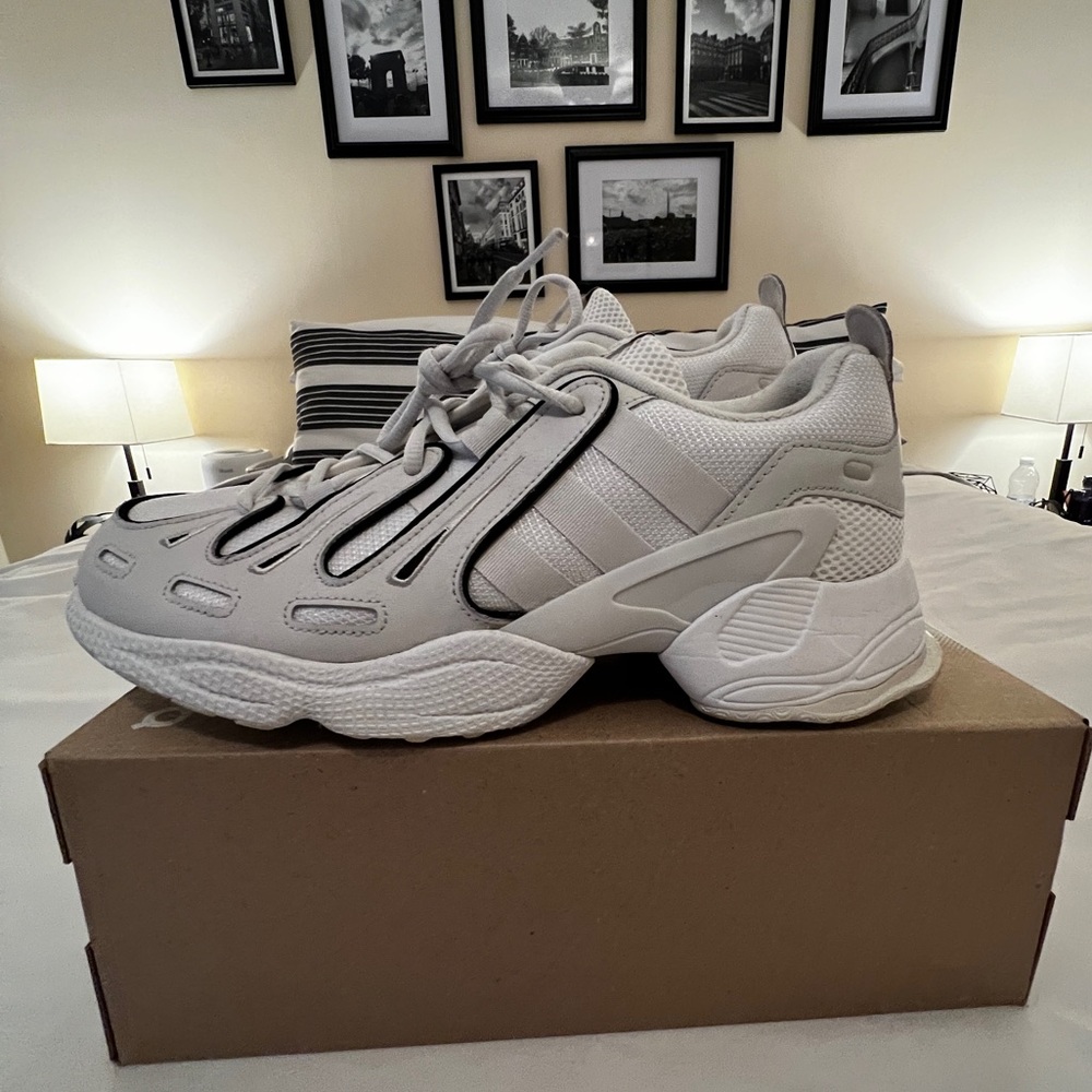 Adidas Sneakers
